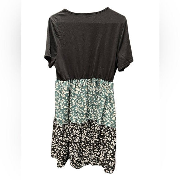 Emery rose Floral Black Green Dress 1x length 39in pit to pit 20in - Picture 2 of 4